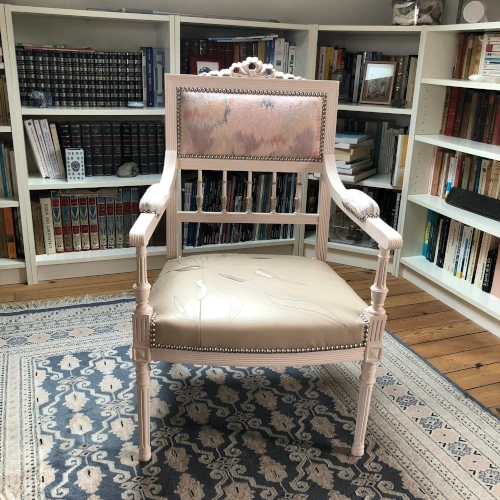 Comme fauteuil de chambre, de bureau, de salon, Anna Karénine est la pièce unique de votre interieur, disponible à Vertou