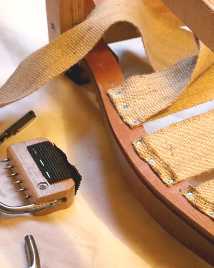 La garniture traditionnelle utilisée par l'atelier du bout du bourg, avec outils main et matériaux naturels, près de Nantes
