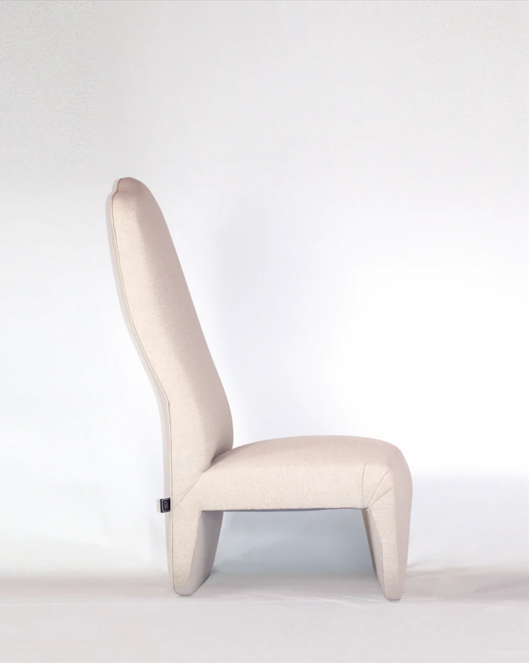 Volta, le fauteuil Voltaire revu par Colinedesignstudio et l'atelier du bout du bourg, à Vertou, vue de profil